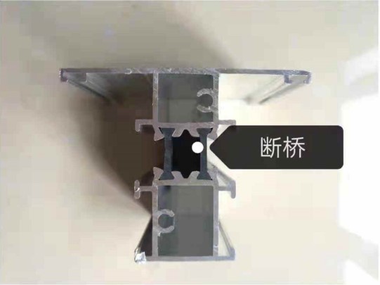 無(wú)縫焊接斷橋鋁門(mén)窗